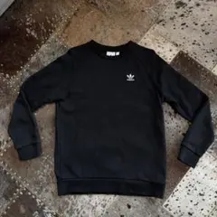adidasブラック黒 アディダス エッセンシャルスウェット Mトレフォイルロゴ