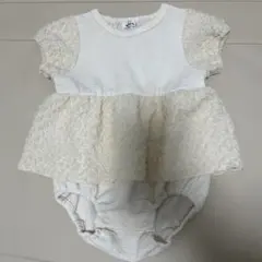 フリルデザインロンパース クリーム色