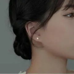 フラワー ピアス シルバー 小さい シンプル 軟骨 つけっぱなし CZダイヤ