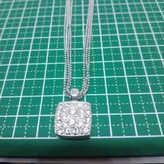 クリスタル装飾 スクエア型ネックレス