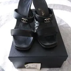 CHANEL ブラックミュール ミュール - クランプル パテント カーフスキン、ブラック