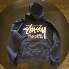 Stussy ハワイ限定Honolulu グレー パーカー サイズL ハワイ限定☆STUSSYホノルルロゴ入りメンズ前開きパーカー (STUSSY
