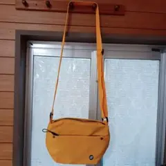 イエロー ショルダーバッグ