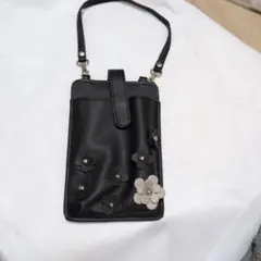 フラワーモチーフ スマホショルダーバッグ ブラック
