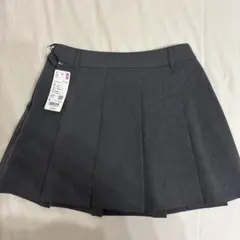 新品未使用　ユニクロ　プリーツスコート　グレー