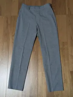 美品☆UNIQLO グレークロップド丈スラックス Mサイズ