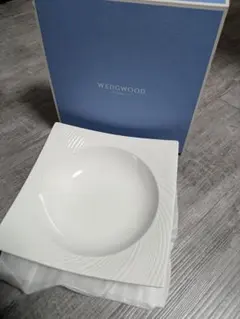 WEDGWOOD ホワイト 四角形プレート