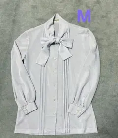 ボウタイ長袖ブラウスのシフォン風　ブルーがかったライトグレーＭサイズ