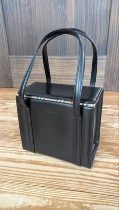 Burberry ブラックレザー スクエア型　ハンドバッグ
