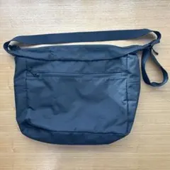UNIQLO ショルダーバッグ メッセンジャーバック ブラック 黒　ユニクロ