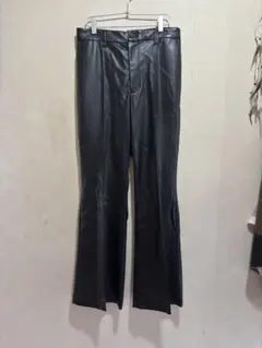 MAISON SPECIALフェイクレザーフレアパンツのサムネイル