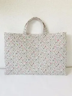 【ハンドメイド】リバティ風小花柄　レッスンバッグ（キルティング）