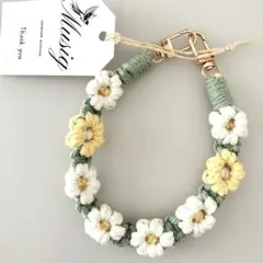 ꕤマクラメHappyハンドストラップꕤフリージア