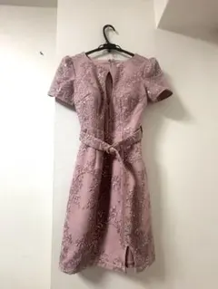 ピンク 刺繍 ベルト付きドレス