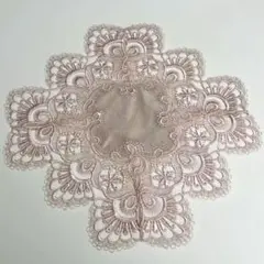 レースのドイリー　くすみピンク