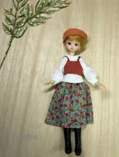130.リカちゃん22cmドール服　白いブラウスと花柄スカートなど4点