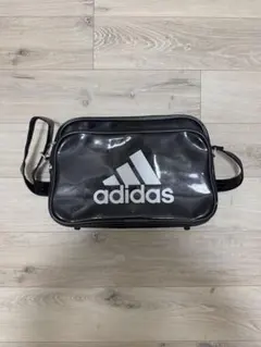 adidas エナメルバッグ