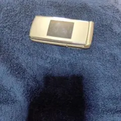 ジャンク商品ドコモらくらくホーン折りたたみ携帯電話 本体 ゴールド