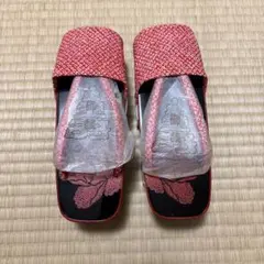 【新品未使用】赤い花柄 下駄 ニ枚歯の芳町型　爪掛け付き　普段使いの着物に