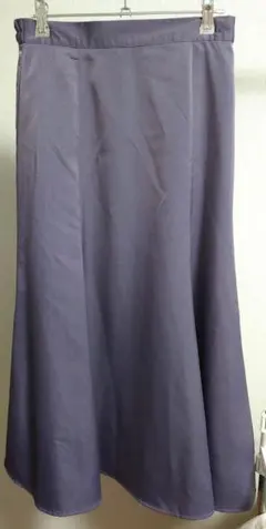 earth music&ecology光沢グレー ロングスカート Fサイズです。