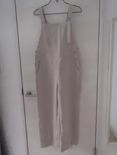 GU サロペットパンツ　Mサイズ　アイボリー　Mサイズ