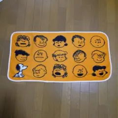 スヌーピーと仲間たちの羽織れるフリースブランケット