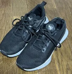 PUMA スニーカー ブラック ホワイトのサムネイル