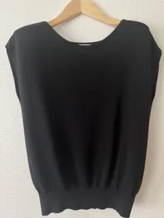 NATURAL BEAUTY BASIC ブラック　ノースリーブ　サマーニット