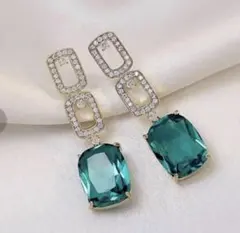 ピアス グリーン エメラルド スクエア czダイヤ ドロップ 揺れる