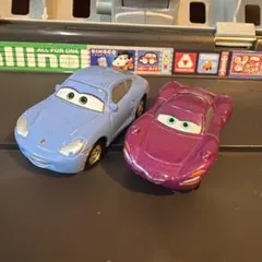 カーズ トミカ サリー ホリーシフトウェル