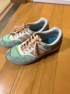 水色 スニーカー