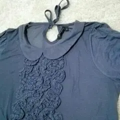 襟つき グレーのカットソー