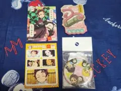 鬼滅の刃　缶バッジ　ステッカー　竈門禰豆子　炭治郎　セット