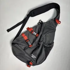 美品✨Reebok ボディバッグ ワンショルダーバッグ グレー ナイロン 20Lのサムネイル
