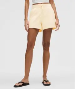 Lululemon High-Rise Short 3.5 ショートパンツのサムネイル