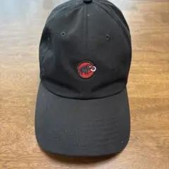 MAMMUTロゴ （スモール）ブラック ベースボールキャップ