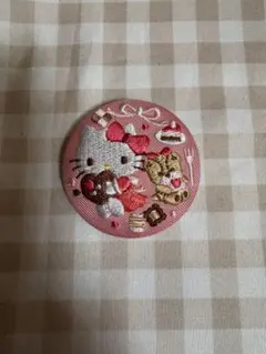 サンリオ 刺繍缶バッジ ハローキティ