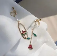 No.535 アンティークレッドローズアシメイヤリング 韓国 量産型 薔薇 上品