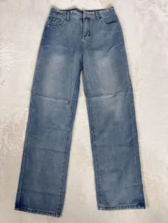 ライトブルーストレートデニムパンツ