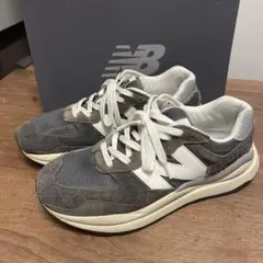New Balance グレー/ホワイト スニーカー