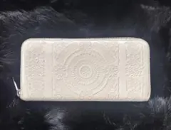 pacca pacca アラベスク柄の長財布 オフホワイト　ツートンカラー上品のサムネイル