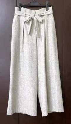 グレー ワイドパンツ