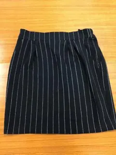黒白のストライプ タイトスカート ひざ丈