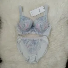 Item thumbnail for item f3c228e4-9e0f-4b0d-ac87-a25415efd7a6