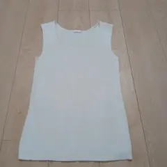 GU　リブスクエアネックニットタンクトップ　Mサイズ　アイボリー