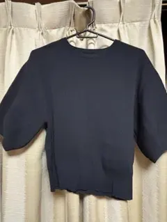 黒のバルーンスリーブTシャツのサムネイル