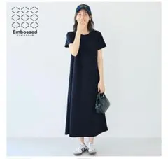 エンボスシリーズ 半袖ロングワンピース　ブラックM