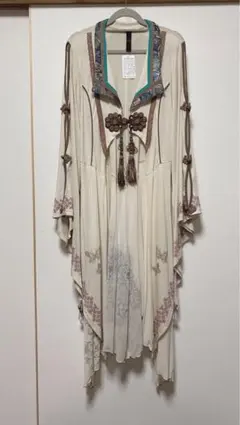 【新品タグ付】 OZZ アイボリー 刺繍入りカーディガンのサムネイル