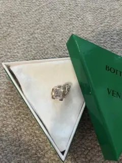 大セール【ほぼ未使用】BOTTEGA VENETA シルバーリングのサムネイル