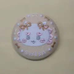 ちいかわ　刺繍缶バッチ　シーサー